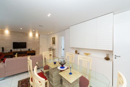 Apartamento à venda com 136m², 4 quartos e 3 vagas Apartamento à venda com 136m², 4 quartos e 3 vagasSala