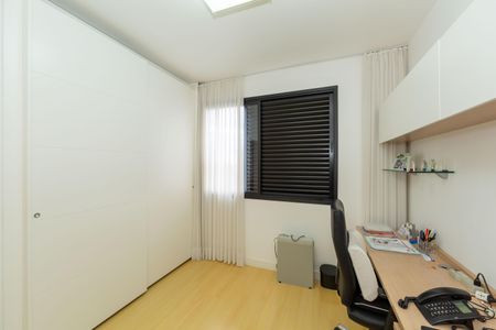 Apartamento à venda com 136m², 4 quartos e 3 vagas Apartamento à venda com 136m², 4 quartos e 3 vagasQuarto 2
