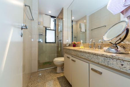 Apartamento à venda com 136m², 4 quartos e 3 vagas Apartamento à venda com 136m², 4 quartos e 3 vagasBanheiro Social 1