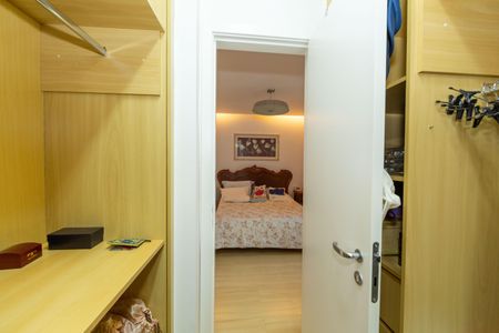 Apartamento à venda com 136m², 4 quartos e 3 vagas Apartamento à venda com 136m², 4 quartos e 3 vagasCloset do quarto 3