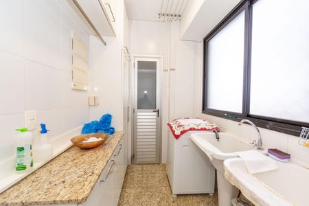 Apartamento à venda com 136m², 4 quartos e 3 vagas Apartamento à venda com 136m², 4 quartos e 3 vagasÁrea de Serviço