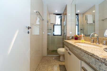 Apartamento à venda com 136m², 4 quartos e 3 vagas Apartamento à venda com 136m², 4 quartos e 3 vagasBanheiro Social 1