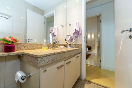 Apartamento à venda com 136m², 4 quartos e 3 vagas Apartamento à venda com 136m², 4 quartos e 3 vagasBanheiro Social 1