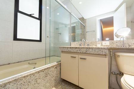 Apartamento à venda com 136m², 4 quartos e 3 vagas Apartamento à venda com 136m², 4 quartos e 3 vagasBanheiro Social 2