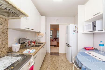 Apartamento à venda com 136m², 4 quartos e 3 vagas Apartamento à venda com 136m², 4 quartos e 3 vagasCozinha
