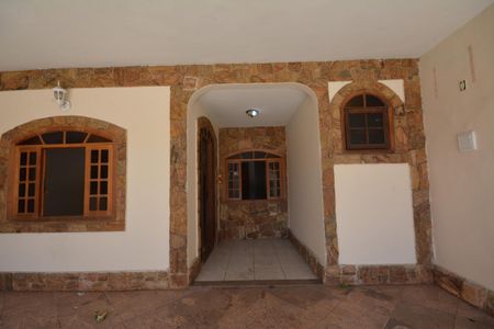 Casa para alugar com 280m², 4 quartos e 5 vagasGaragem