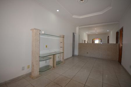 Casa para alugar com 280m², 4 quartos e 5 vagasSala