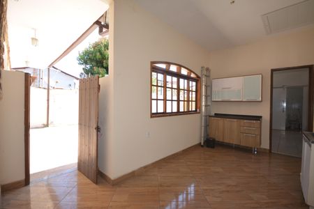 Casa para alugar com 280m², 4 quartos e 5 vagasÁrea de Serviço