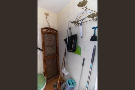 Apartamento à venda com 96m², 2 quartos e 1 vaga Apartamento à venda com 96m², 2 quartos e 1 vagaBanheiro de serviço