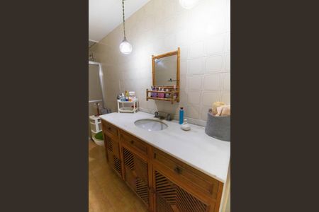 Apartamento à venda com 96m², 2 quartos e 1 vaga Apartamento à venda com 96m², 2 quartos e 1 vagaBanheiro Social