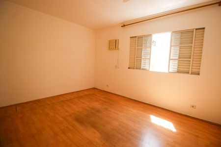 Casa à venda com 181m², 2 quartos e 2 vagasEdícula - Quarto