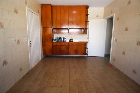 Casa à venda com 181m², 2 quartos e 2 vagasCozinha