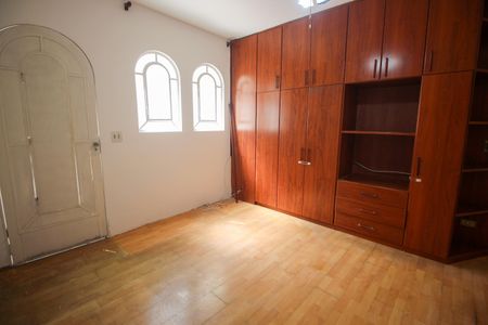 Casa à venda com 181m², 2 quartos e 2 vagasEdícula - sala