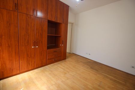 Casa à venda com 181m², 2 quartos e 2 vagasEdícula - sala