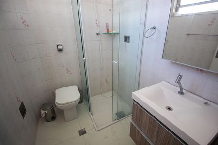 Casa à venda com 181m², 2 quartos e 2 vagasBanheiro do Quarto 2