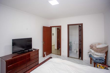 Casa à venda com 320m², 4 quartos e 3 vagasSuíte