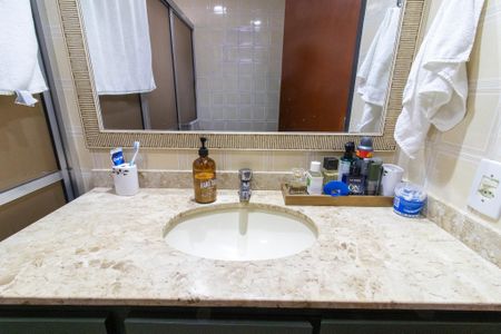 Banheiro de apartamento à venda com 1 quarto, 44m² em Centro, Campinas