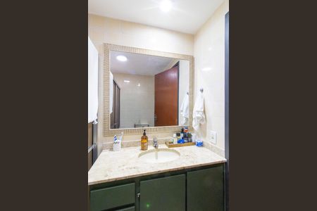 Banheiro de apartamento à venda com 1 quarto, 44m² em Centro, Campinas