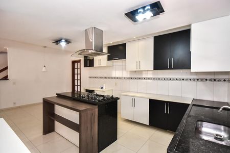 Casa de condomínio para alugar com 300m², 4 quartos e 5 vagasCozinha