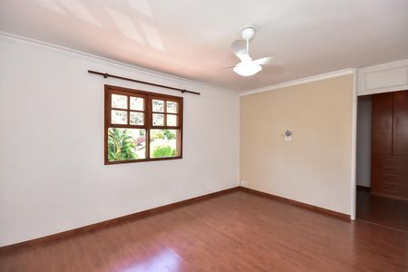 Casa de condomínio para alugar com 300m², 4 quartos e 5 vagasSuíte 3