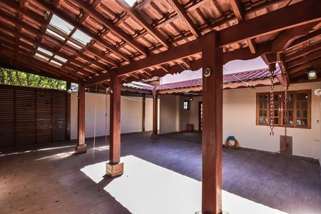 Casa de condomínio para alugar com 300m², 4 quartos e 5 vagasQuintal