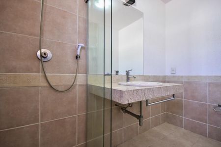 Casa de condomínio para alugar com 300m², 4 quartos e 5 vagasBanheiro da Suíte 2