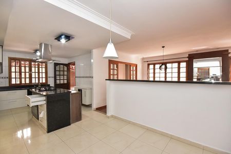 Casa de condomínio para alugar com 300m², 4 quartos e 5 vagasCozinha