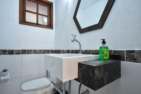 Casa de condomínio para alugar com 300m², 4 quartos e 5 vagasLavabo