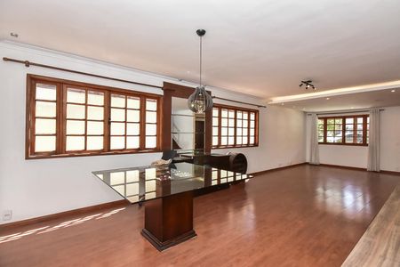 Casa de condomínio para alugar com 300m², 4 quartos e 5 vagasSala