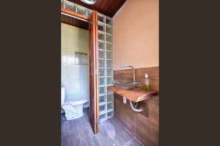 Casa de condomínio para alugar com 300m², 4 quartos e 5 vagasLavabo da Churrasqueira