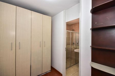 Casa de condomínio para alugar com 300m², 4 quartos e 5 vagasArmário da Suíte 2