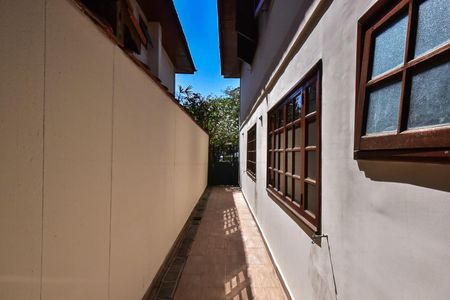 Casa de condomínio para alugar com 300m², 4 quartos e 5 vagasCorredor Externo