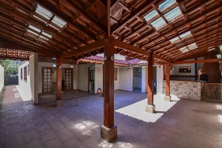 Casa de condomínio para alugar com 300m², 4 quartos e 5 vagasQuintal