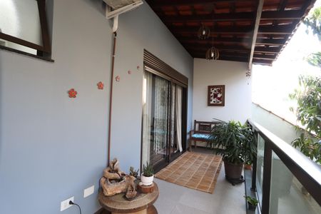 Casa à venda com 260m², 4 quartos e 2 vagasVaranda da Suíte 4