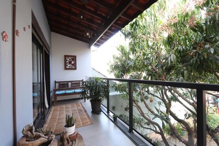 Casa à venda com 260m², 4 quartos e 2 vagasVaranda da Suíte 4