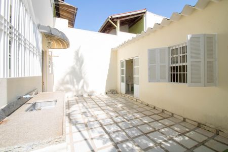 Casa à venda com 144m², 4 quartos e 2 vagas Casa à venda com 144m², 4 quartos e 2 vagasQuintal