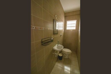 Casa à venda com 144m², 4 quartos e 2 vagas Casa à venda com 144m², 4 quartos e 2 vagasBanheiro 1