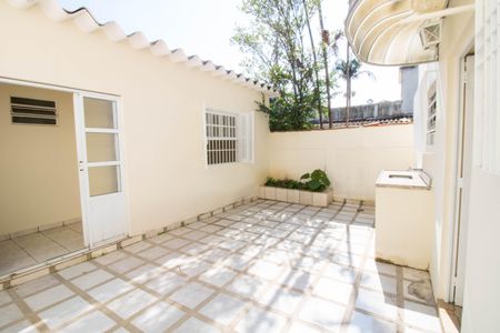 Casa à venda com 144m², 4 quartos e 2 vagas Casa à venda com 144m², 4 quartos e 2 vagasQuintal