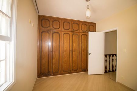 Casa à venda com 144m², 4 quartos e 2 vagas Casa à venda com 144m², 4 quartos e 2 vagasQuarto 1