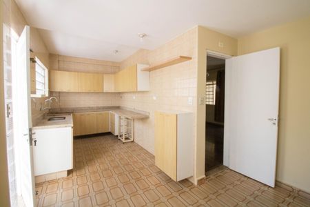 Casa à venda com 144m², 4 quartos e 2 vagas Casa à venda com 144m², 4 quartos e 2 vagasCozinha