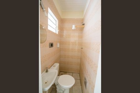 Casa à venda com 144m², 4 quartos e 2 vagas Casa à venda com 144m², 4 quartos e 2 vagasBanheiro de serviço