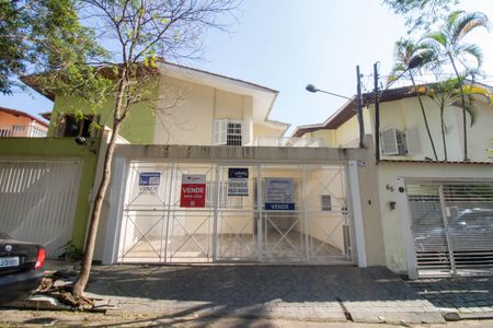 Casa à venda com 144m², 4 quartos e 2 vagas Casa à venda com 144m², 4 quartos e 2 vagasFachada