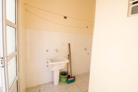 Casa à venda com 144m², 4 quartos e 2 vagas Casa à venda com 144m², 4 quartos e 2 vagasÁrea de Serviço