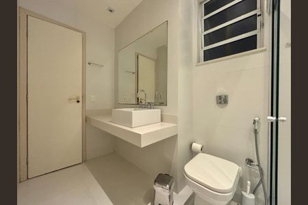 Apartamento à venda com 130m², 3 quartos e 1 vaga Apartamento à venda com 130m², 3 quartos e 1 vagaBanheiro Social