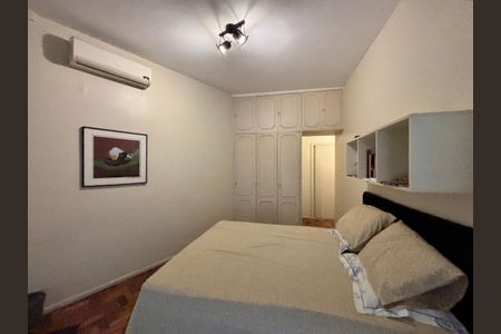Apartamento à venda com 130m², 3 quartos e 1 vaga Apartamento à venda com 130m², 3 quartos e 1 vagaSuíte
