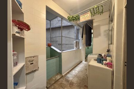 Apartamento à venda com 130m², 3 quartos e 1 vaga Apartamento à venda com 130m², 3 quartos e 1 vagaÁrea de serviço