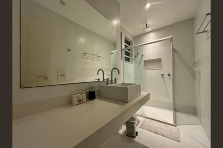 Apartamento à venda com 130m², 3 quartos e 1 vaga Apartamento à venda com 130m², 3 quartos e 1 vagaBanheiro Social