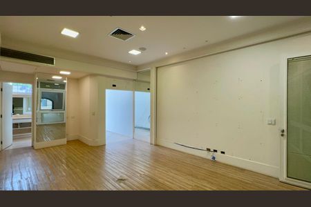 Casa à venda com 120m², 1 quarto e 1 vaga Casa à venda com 120m², 1 quarto e 1 vagaSuite