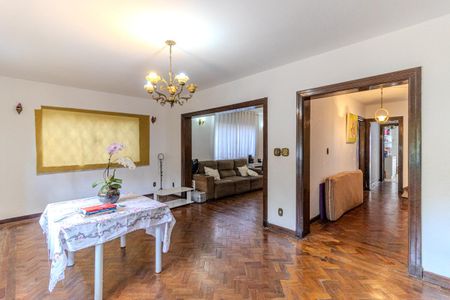 Casa à venda com 352m², 3 quartos e 4 vagasSala