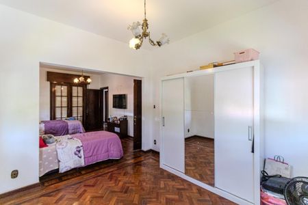 Casa à venda com 352m², 3 quartos e 4 vagas Casa à venda com 352m², 3 quartos e 4 vagasQuarto 2